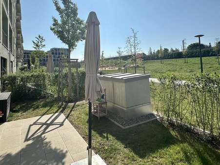 Terrasse und Gartenanteil - Erdgeschosswohnung in 93049 Regensburg mit 95m² kaufen