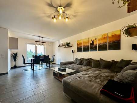 Wohn-/Esszimmer Wohn-/Esszimmer - Etagenwohnung in 92421 Schwandorf mit 89m² kaufen