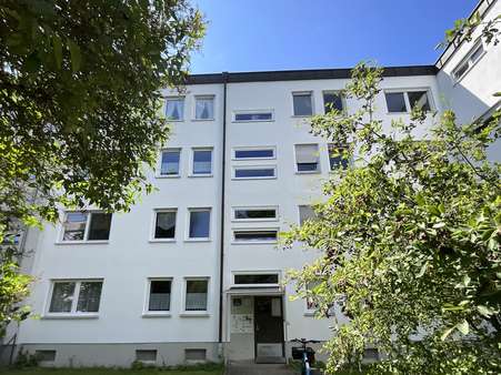 Blick zur Fassade Blick zur Fassade - Etagenwohnung in 93049 Regensburg mit 65m² kaufen