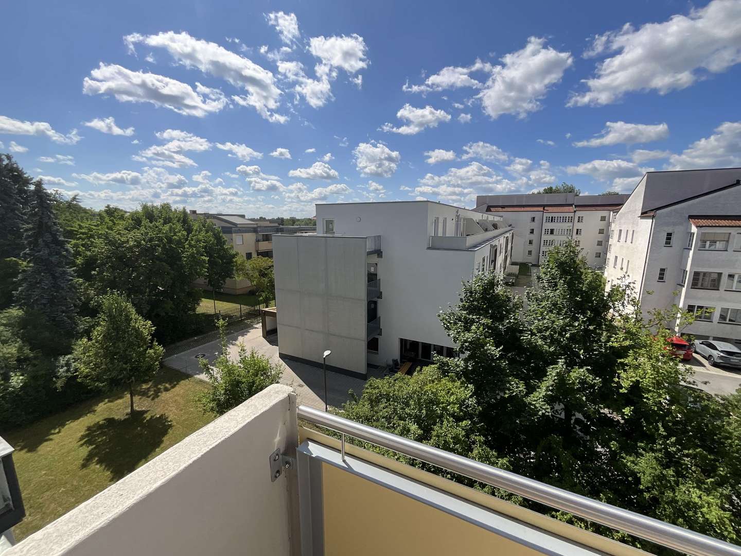 Toller Ausblick Toller Ausblick - Etagenwohnung in 93049 Regensburg mit 65m² kaufen