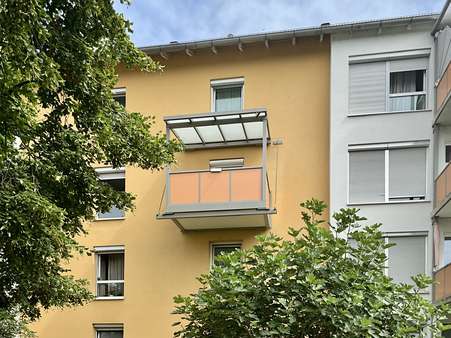 Blick zum Balkon Blick zum Balkon - Etagenwohnung in 93055 Regensburg mit 63m² kaufen