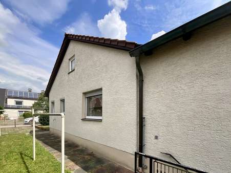 Hausansicht Hausansicht - Einfamilienhaus in 84069 Schierling mit 65m² kaufen