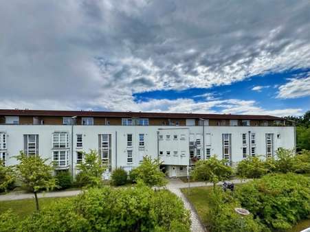 Ausblick vom Balkon - Etagenwohnung in 93053 Regensburg mit 55m² kaufen