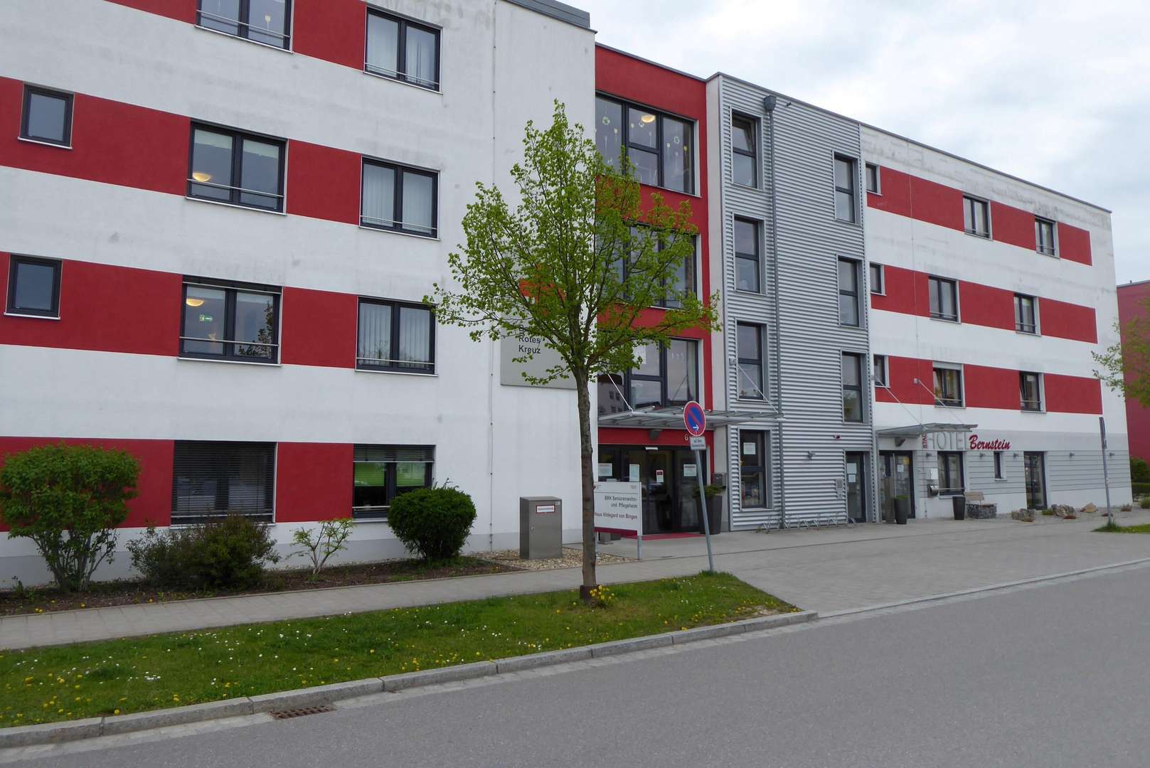 Blick zum Haupteingang - Appartement in 93053 Regensburg mit 49m² als Kapitalanlage kaufen