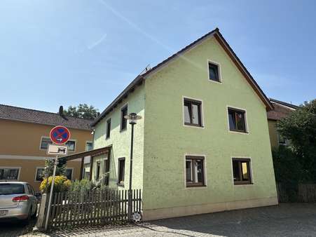Giebelseite zur Straße Giebelseite zur Straße - Einfamilienhaus in 93164 Laaber mit 125m² kaufen
