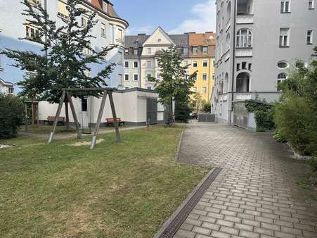 Innenhof - Galerie in 93055 Regensburg mit 55m² kaufen