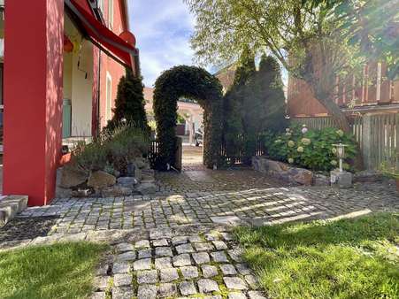 Zugang Garten Zugang Garten - Einfamilienhaus in 93128 Regenstauf mit 190m² kaufen