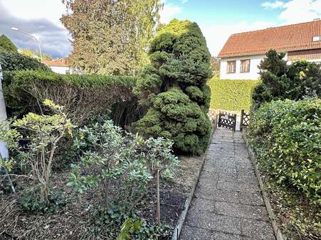 Vorgarten Vorgarten - Reihenmittelhaus in 93138 Lappersdorf mit 136m² kaufen