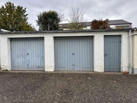 Garagen mit Abstellraum - Reihenmittelhaus in 93057 Regensburg mit 138m² kaufen