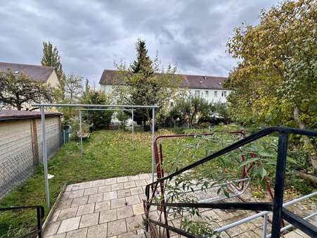 Gartenzugang von der Küche - Reihenmittelhaus in 93057 Regensburg mit 138m² kaufen
