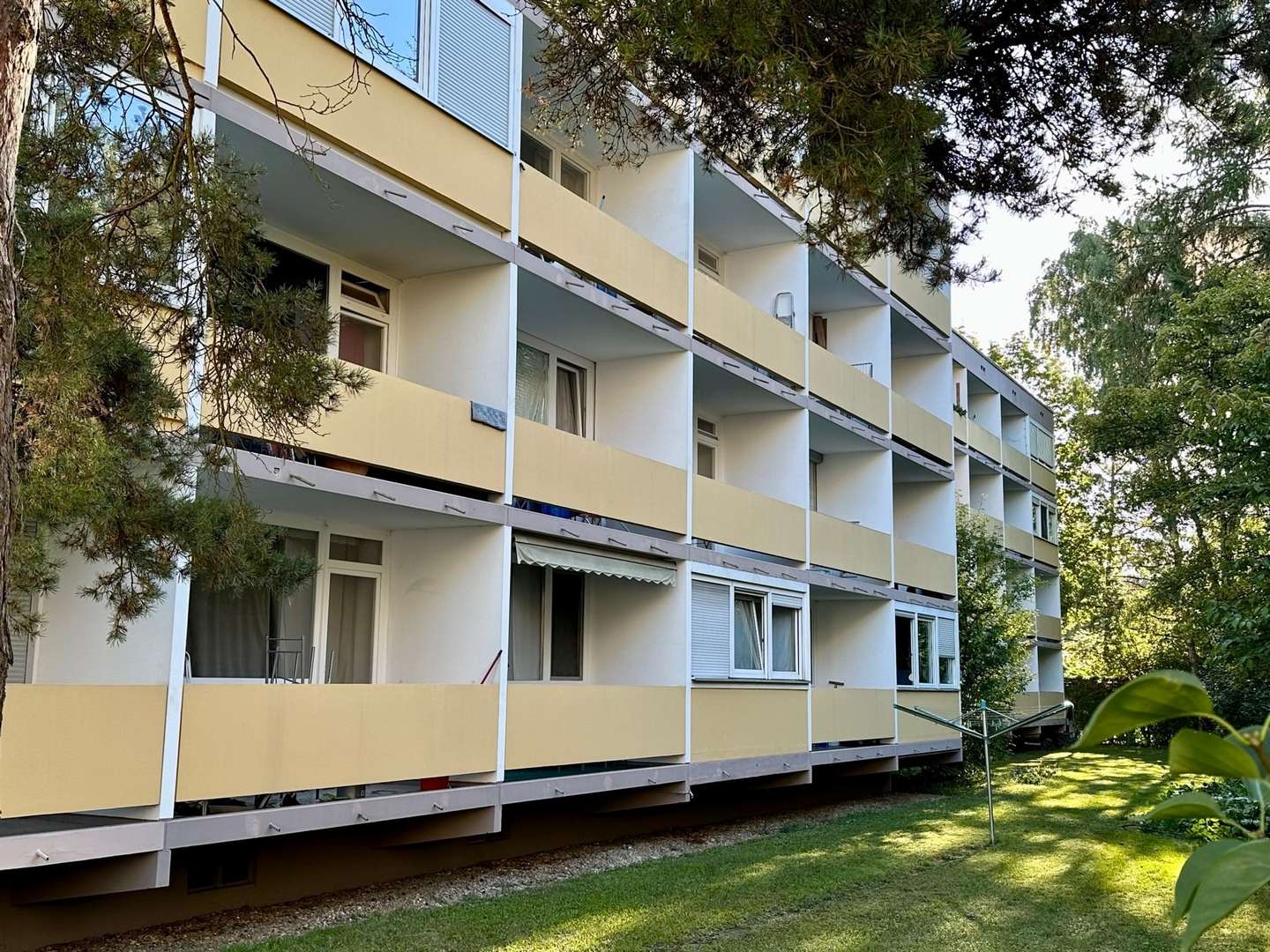 Außenansicht - Etagenwohnung in 93057 Regensburg mit 27m² kaufen
