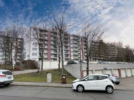 Südansicht - Etagenwohnung in 93051 Regensburg mit 70m² kaufen