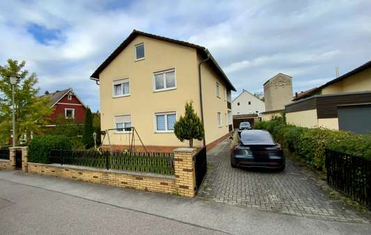 Straßenansicht - Zweifamilienhaus in 93133 Burglengenfeld mit 176m² kaufen