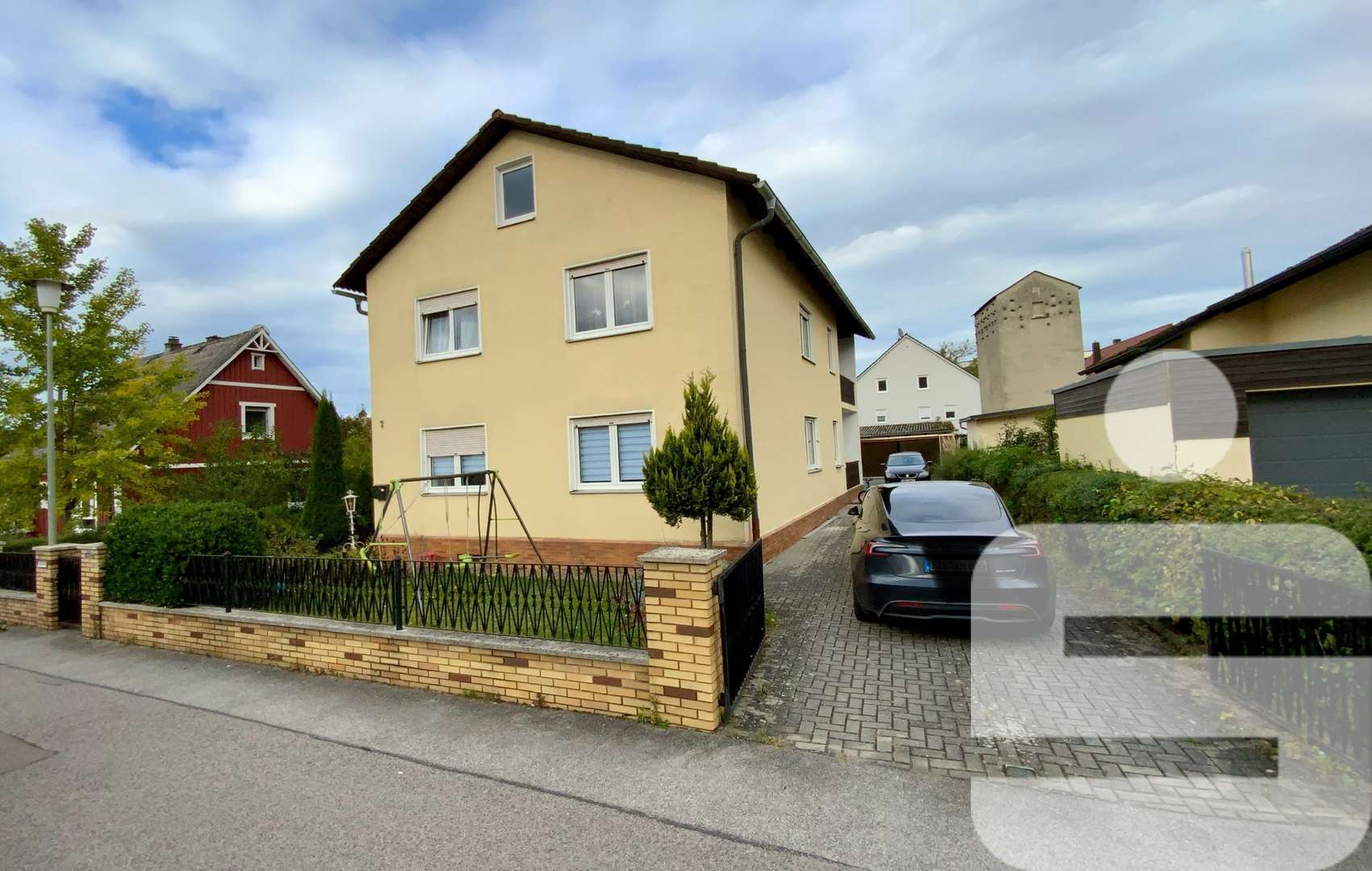 Straßenansicht - Zweifamilienhaus in 93133 Burglengenfeld mit 176m² kaufen