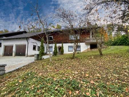 Außenansicht mit Garage - Einfamilienhaus in 92533 Wernberg-Köblitz mit 185m² kaufen