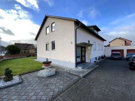 Haus mit Garage - Zweifamilienhaus in 92421 Schwandorf mit 200m² kaufen