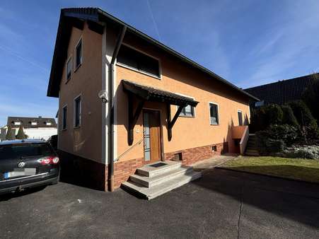 Wohnhausansicht - Zweifamilienhaus in 92421 Schwandorf mit 165m² kaufen