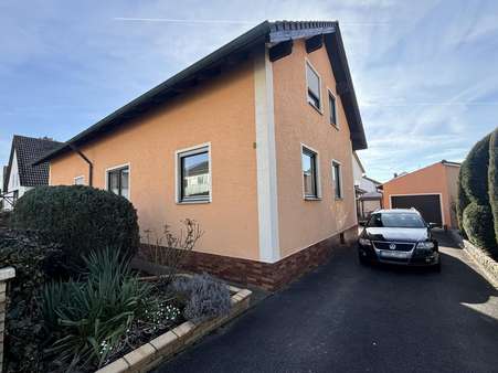 Wohnhausansicht - Zweifamilienhaus in 92421 Schwandorf mit 165m² kaufen