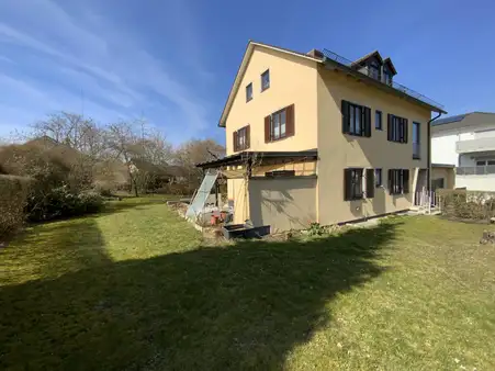 Mehrfamilienwohnhaus in Maxhütte-Haidhof !