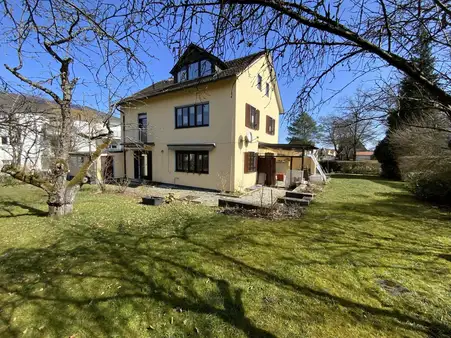 Mehrfamilienwohnhaus in Maxhütte-Haidhof !