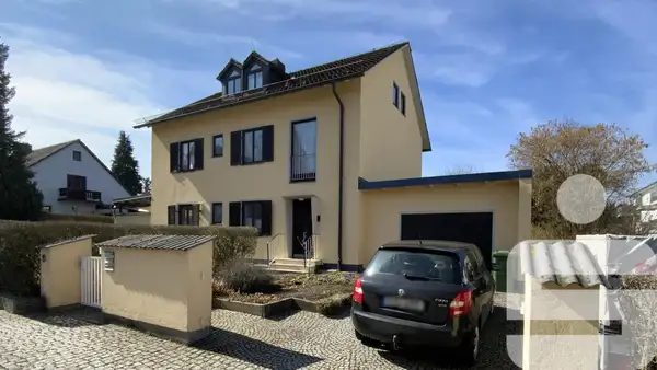 Mehrfamilienwohnhaus in Maxhütte-Haidhof !