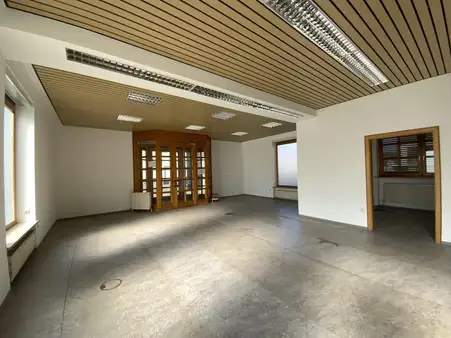 Wohn- und Geschäftshaus
-zentrale Lage-