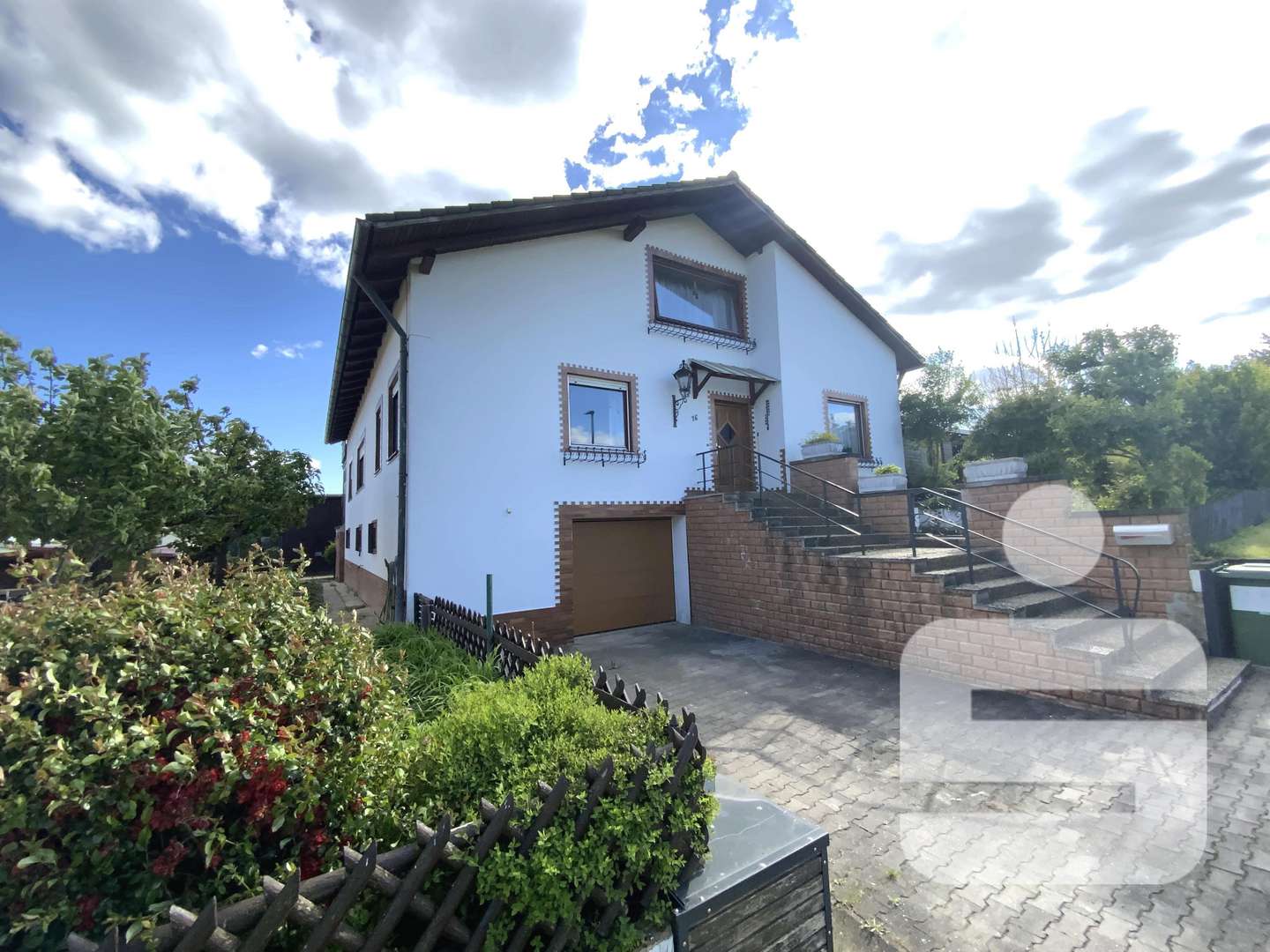 Ansicht mit Eingang - Einfamilienhaus in 92555 Trausnitz mit 245m² kaufen