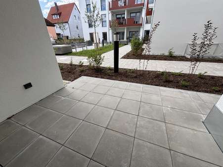Terrasse mit Blick in den Innenhof - Appartement in 92421 Schwandorf mit 47m² mieten