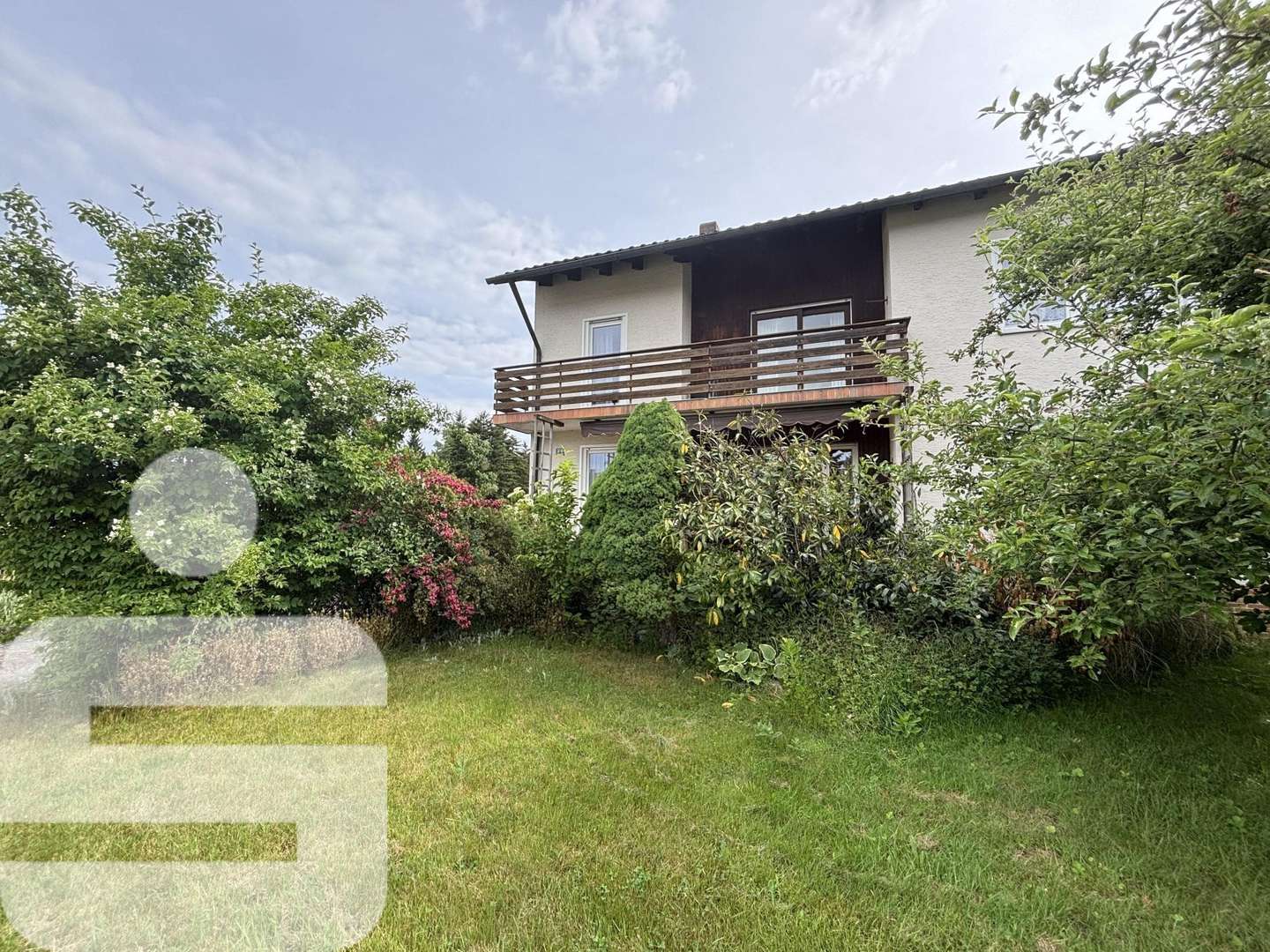Wohnhaus und Garten Wohnhaus und Garten - Zweifamilienhaus in 92536 Pfreimd mit 200m² kaufen
