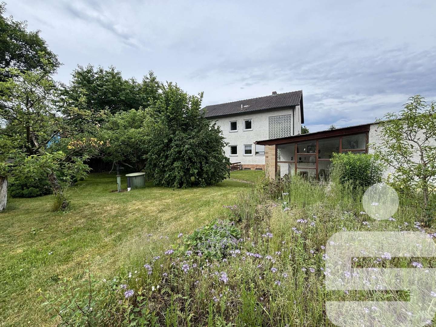 Wohnhaus und Garten Wohnhaus und Garten - Zweifamilienhaus in 92536 Pfreimd mit 200m² kaufen