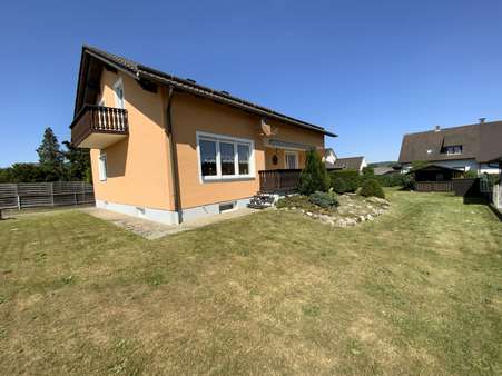 Haus mit Garten und Hütte Haus mit Garten und Hütte - Einfamilienhaus in 93142 Maxhütte-Haidhof mit 90m² kaufen