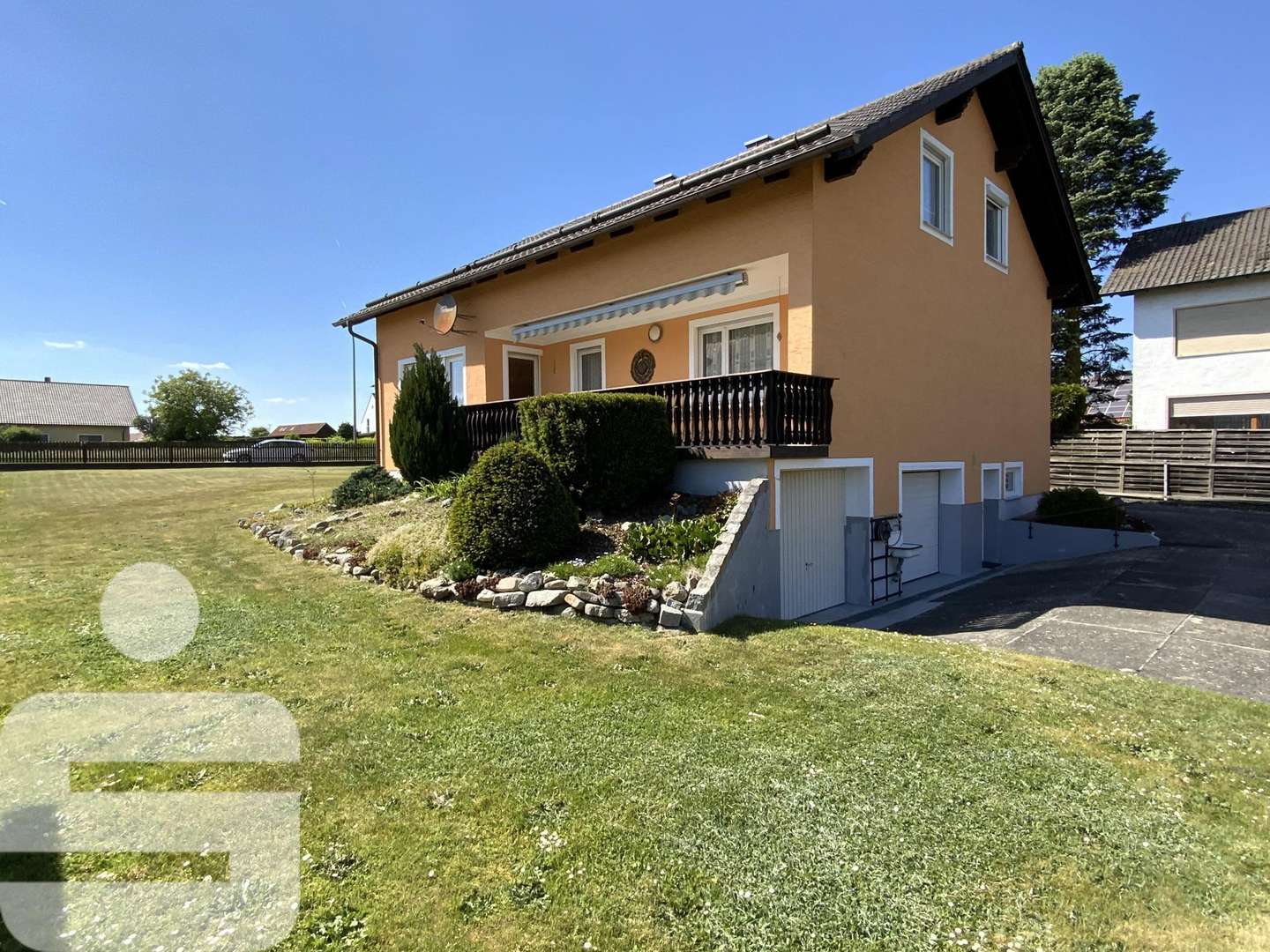 Wohnhaus mit Terrasse Wohnhaus mit Terrasse - Einfamilienhaus in 93142 Maxhütte-Haidhof mit 90m² kaufen