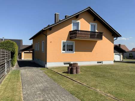 Wohnhaus mit Zufahrt zur Garage Wohnhaus mit Zufahrt zur Garage - Einfamilienhaus in 93142 Maxhütte-Haidhof mit 90m² kaufen