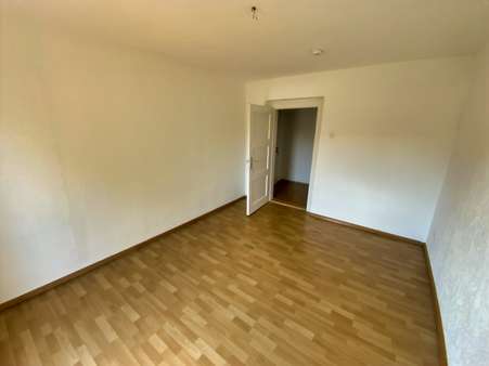 Schlafzimmer mit Balkon Schlafzimmer mit Balkon - Etagenwohnung in 93142 Maxhütte-Haidhof mit 53m² kaufen