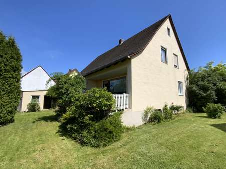 Ansicht mit Terrasse Ansicht mit Terrasse - Einfamilienhaus in 92536 Pfreimd mit 87m² kaufen