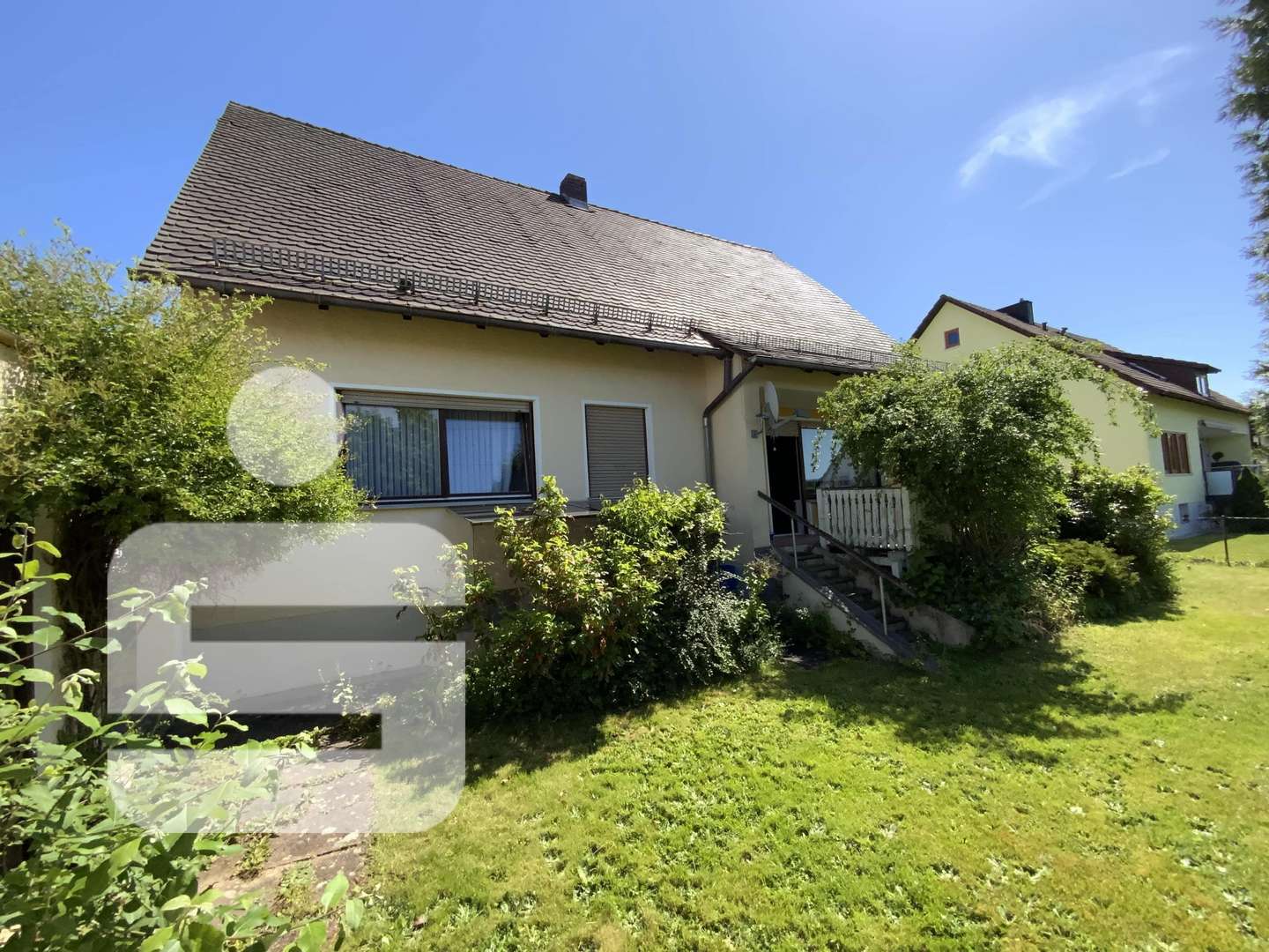 Ansicht mit Terrasse Ansicht mit Terrasse - Einfamilienhaus in 92536 Pfreimd mit 87m² kaufen