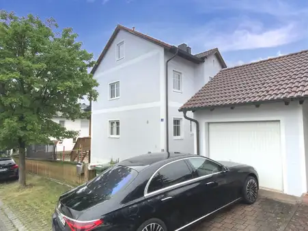 Ihr Familiendomizil! -Doppelhaushälfte als echtes Raumwunder-