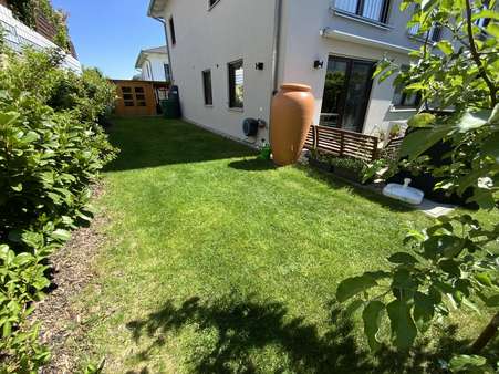 Garten mit Holzhütte und Terrasse - Einfamilienhaus in 93142 Maxhütte-Haidhof mit 125m² kaufen