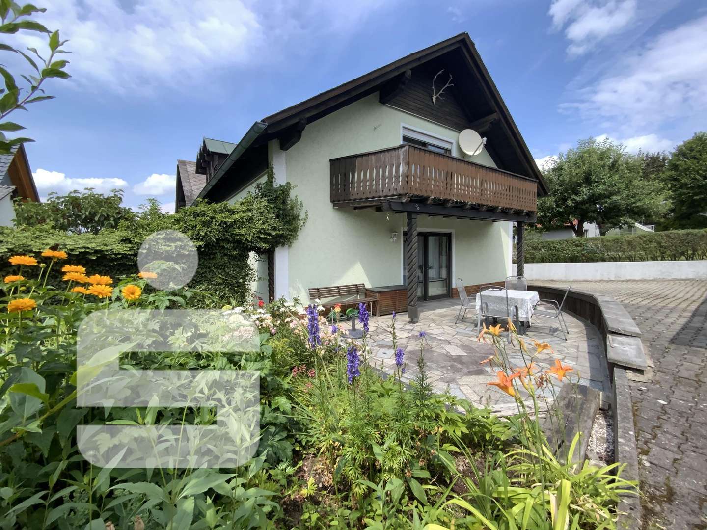 Haus mit Terrasse - Zweifamilienhaus in 92539 Schönsee mit 260m² kaufen