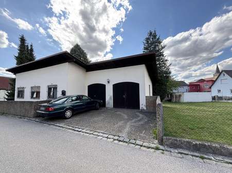 Bestandsgebäude - Bungalow - Grundstück in 92442 Wackersdorf mit 1700m² kaufen