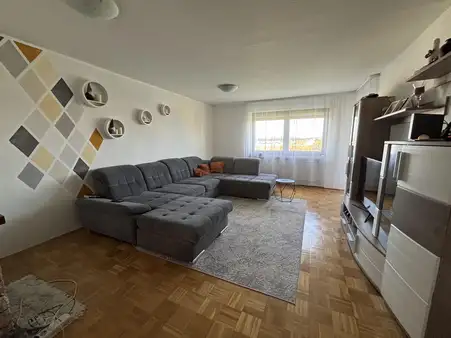 Top gepflegte Wohnung mit Ausblick!