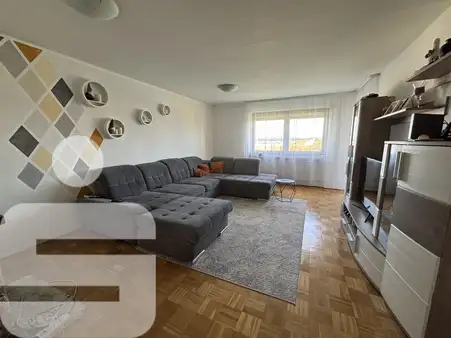 Top gepflegte Wohnung mit Ausblick!