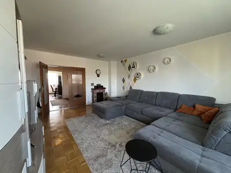 Top gepflegte Wohnung mit Ausblick!