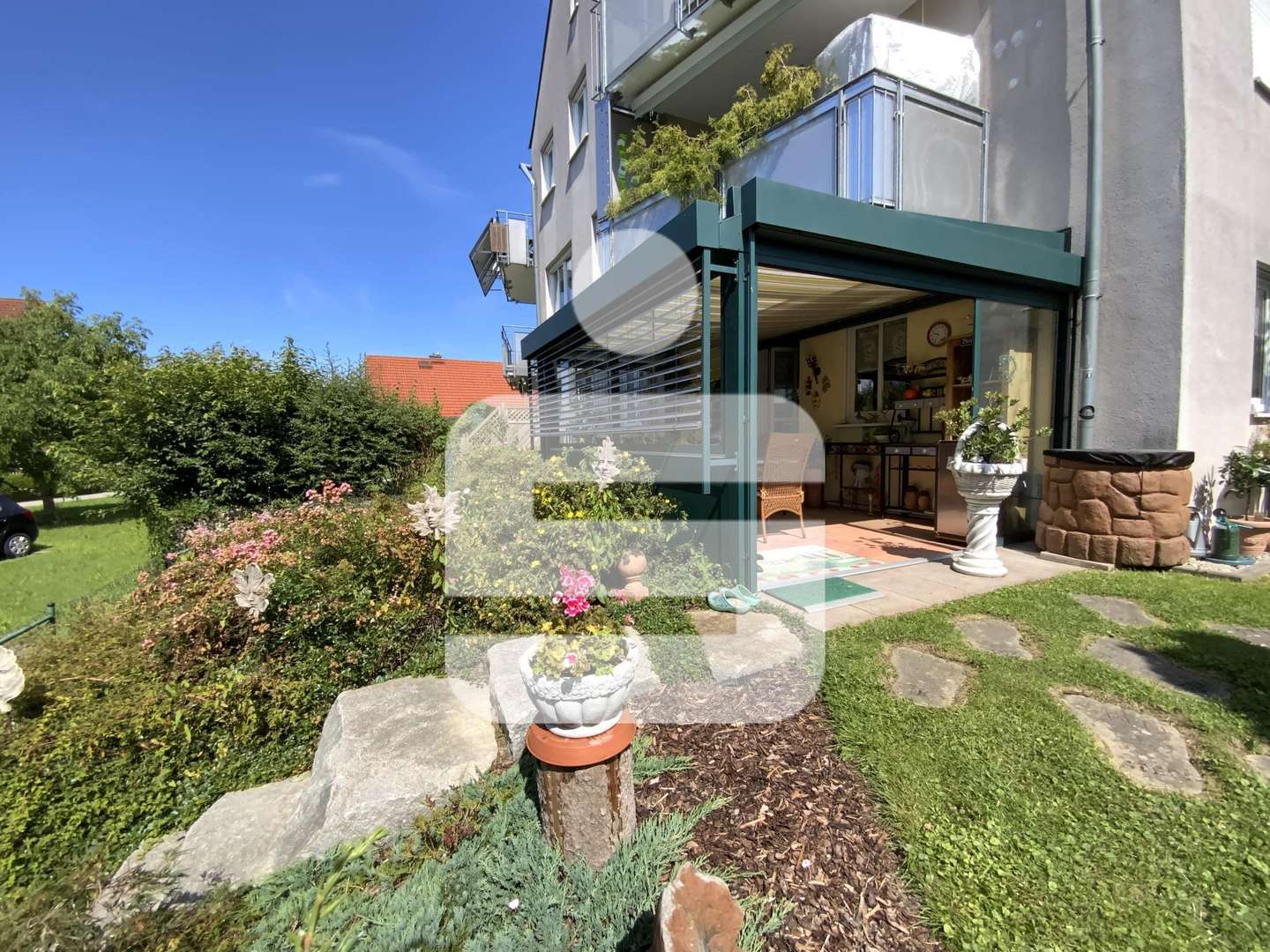 Garten mit Wintergarten Garten mit Wintergarten - Erdgeschosswohnung in 92526 Oberviechtach mit 93m² kaufen