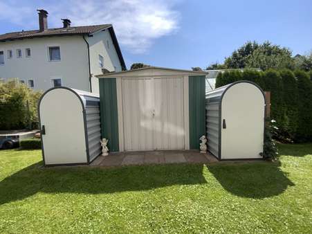 Gerätehäuschen mit Fahrradgaragen Gerätehäuschen mit Fahrradgaragen - Erdgeschosswohnung in 92526 Oberviechtach mit 93m² kaufen