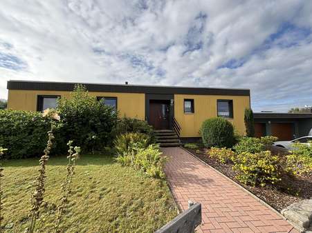 Wohnhaus und Zugang - Einfamilienhaus in 92526 Oberviechtach mit 150m² kaufen