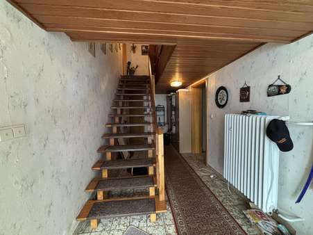 Eingangsbereich / Treppenaufgang Eingangsbereich / Treppenaufgang - Einfamilienhaus in 92521 Schwarzenfeld mit 170m² kaufen