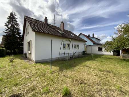 Ansicht und Garten Ansicht und Garten - Einfamilienhaus in 92421 Schwandorf mit 145m² kaufen