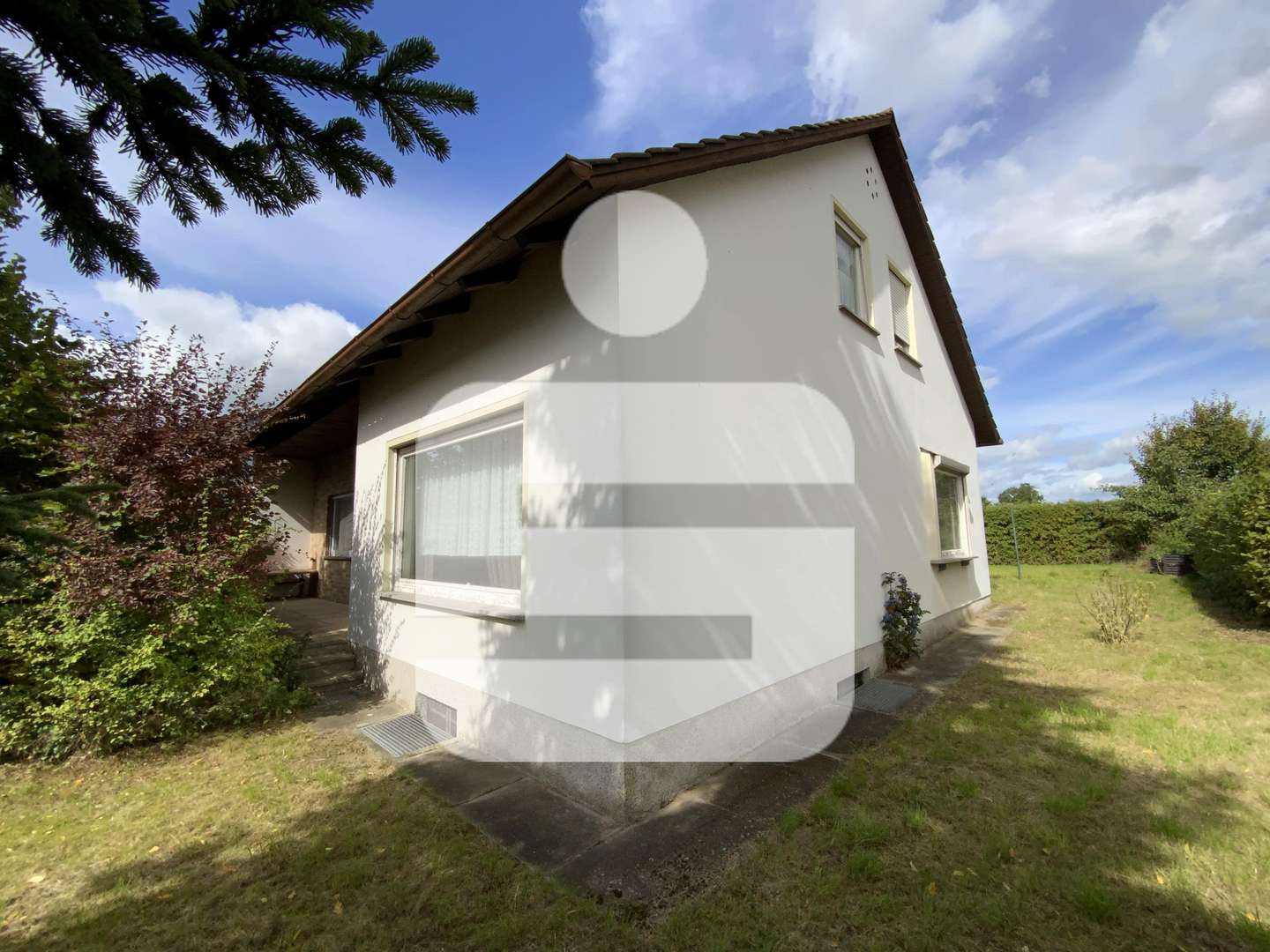 Ansicht und Garten Ansicht und Garten - Einfamilienhaus in 92421 Schwandorf mit 145m² kaufen
