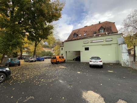 Ansicht mit Parkplatz - Mehrfamilienhaus in 93133 Burglengenfeld mit 332m² kaufen